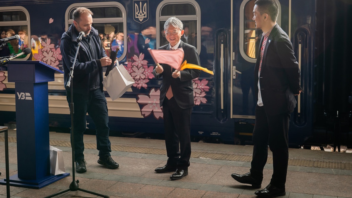 "Укрзалізниця" запустила новий флагманський поїзд "Сакура"