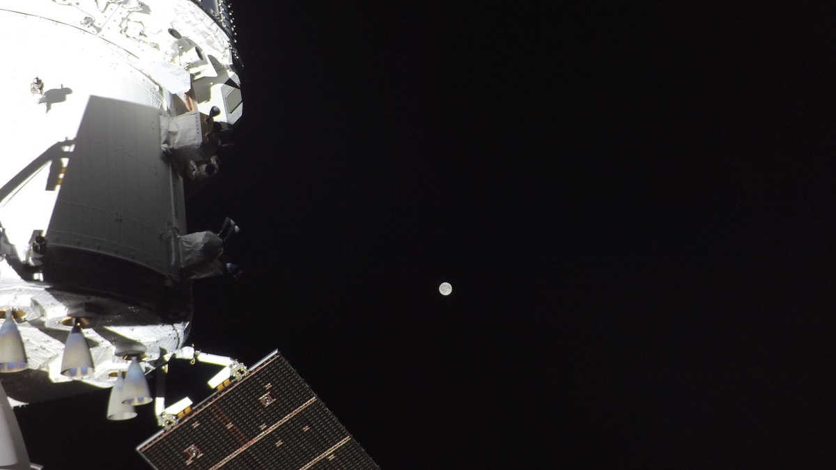 Пілотований космічний корабель 