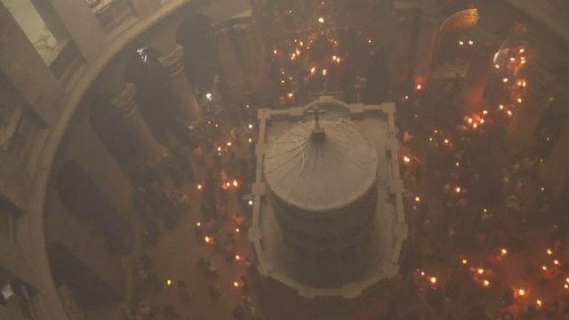 Благодатний вогонь зійшов в Єрусалимі