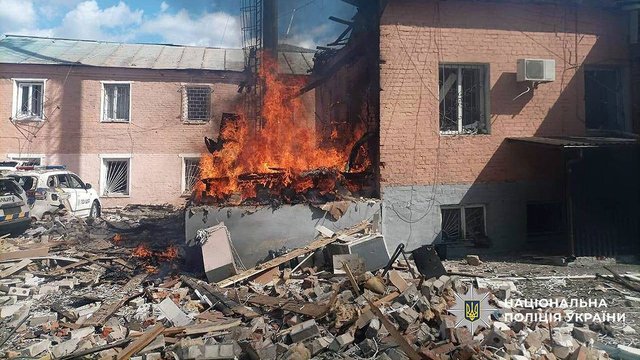 Оккупанты нанесли дронный удар по Прилукам, есть пострадавший, в райотделе полиции пожар