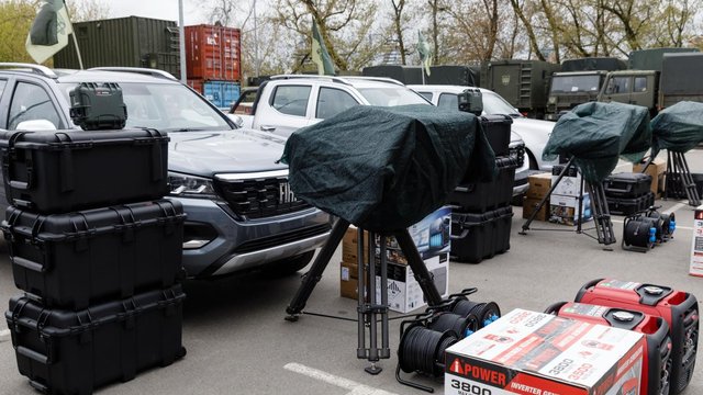 Петро Порошенко передав партію "Ай-Петрі" захисникам столиці