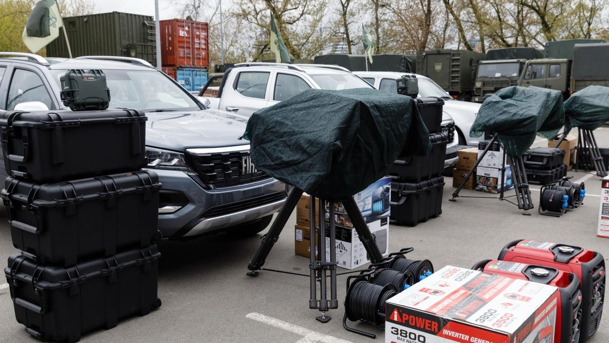 Петро Порошенко передав партію 