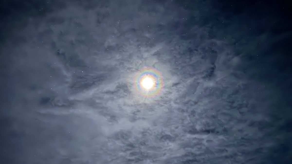 Полярники зафіксували вінець навколо Місяця над станцією 