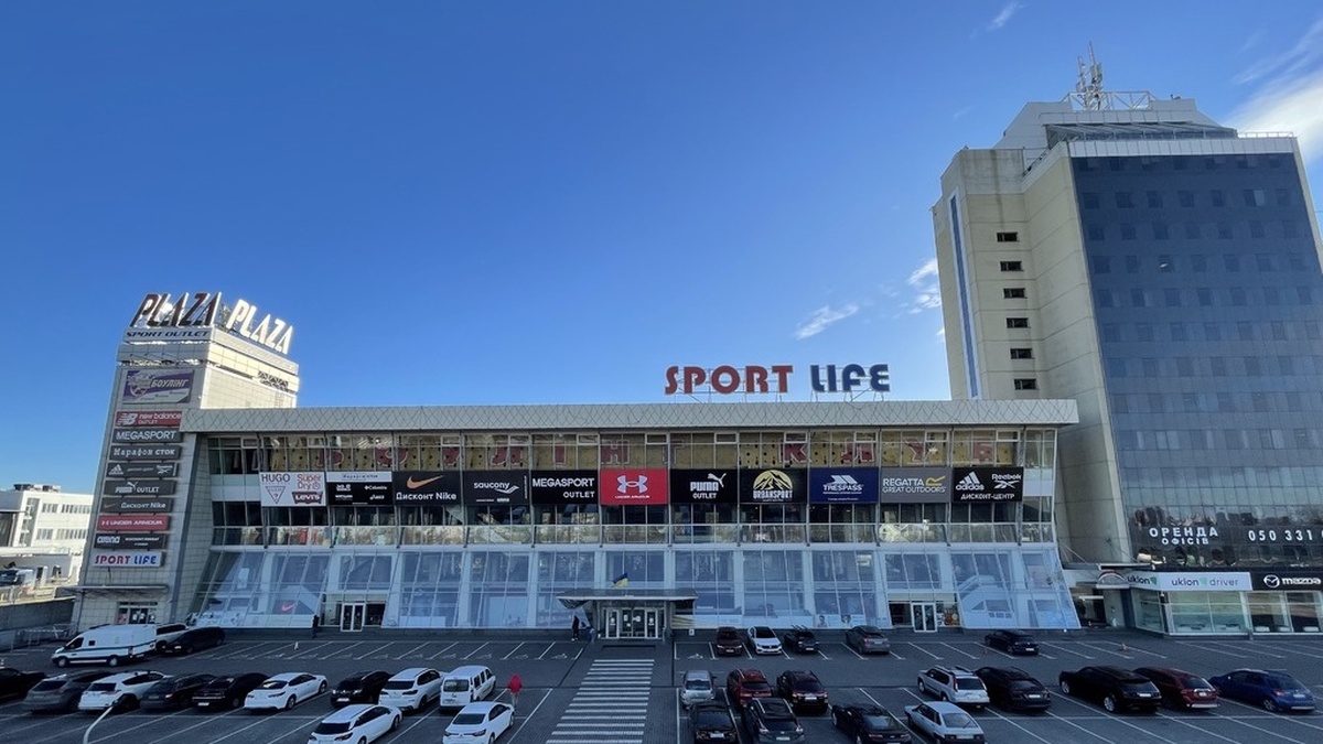 Столичний ТРК Plaza Sport Outlet відновив роботу після обстрілу