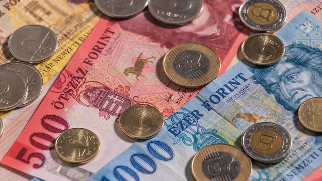 Угорський форинт різко дорожчає