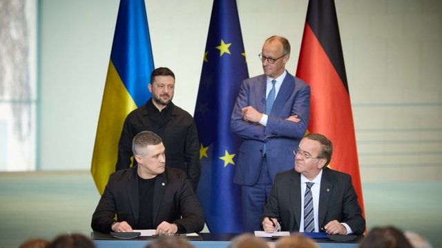 Во время визита Зеленского в Берлин было подписано 10 документов разных уровней, в частности по развитию ОПК