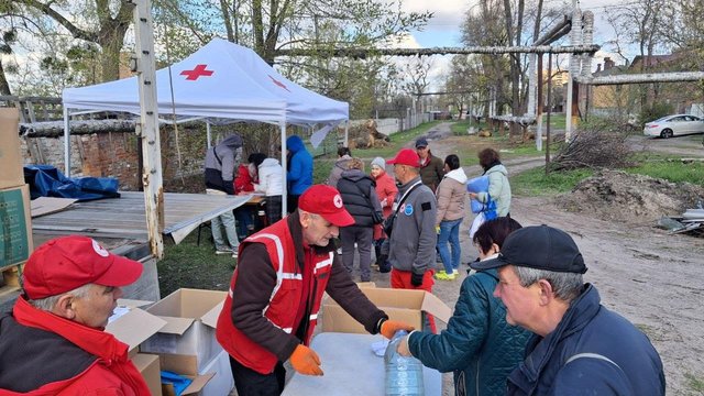 УЧХ працює на локаціях, які зазнали пошкоджень під час російських атак БпЛА на Харків