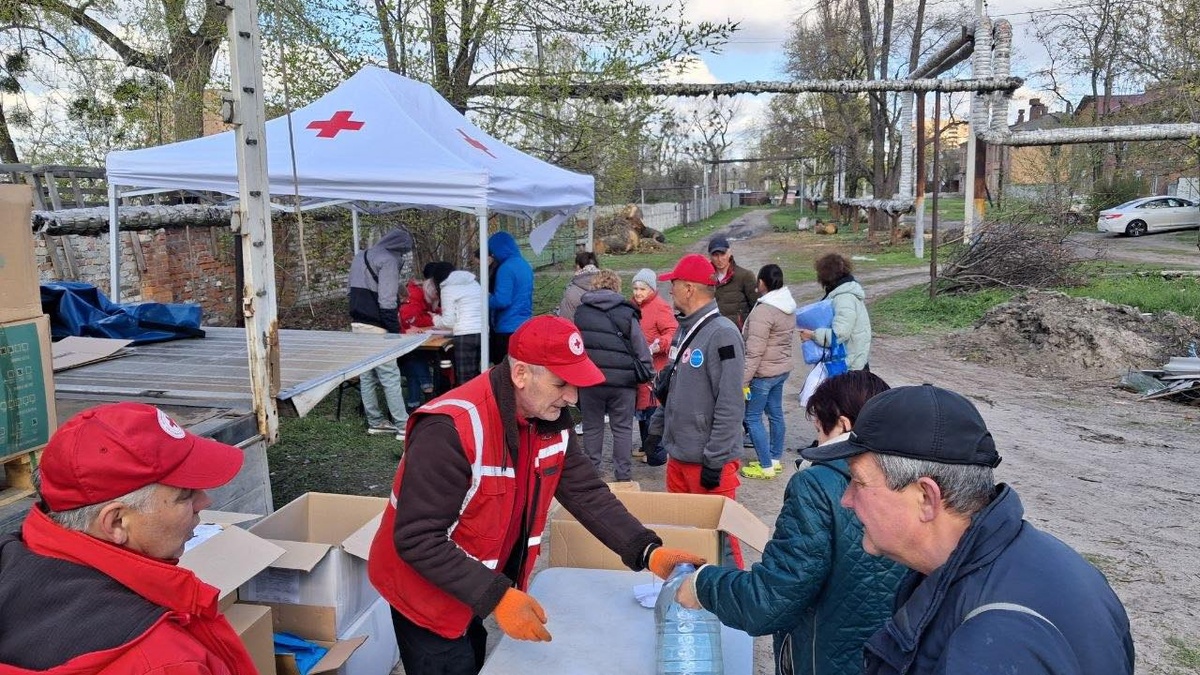 УЧХ працює на локаціях, які зазнали пошкоджень під час російських атак БпЛА на Харків