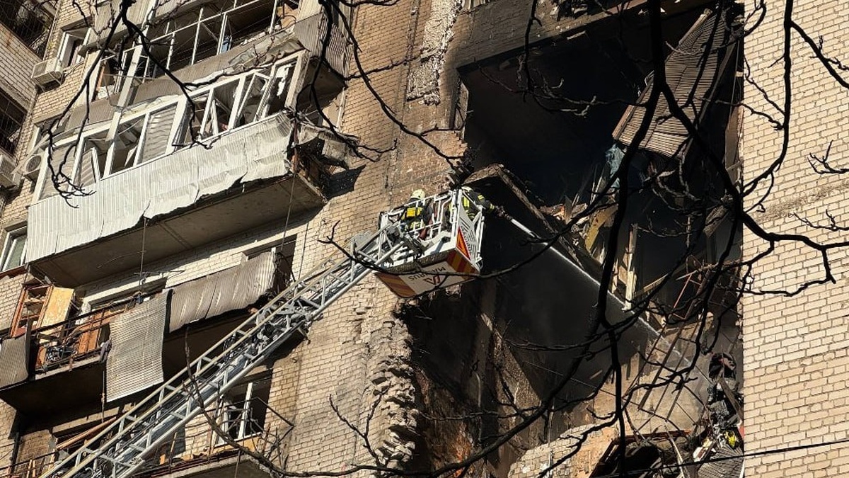 Ночная атака РФ по жилому дому в Днипре: двое погибших и десять раненых