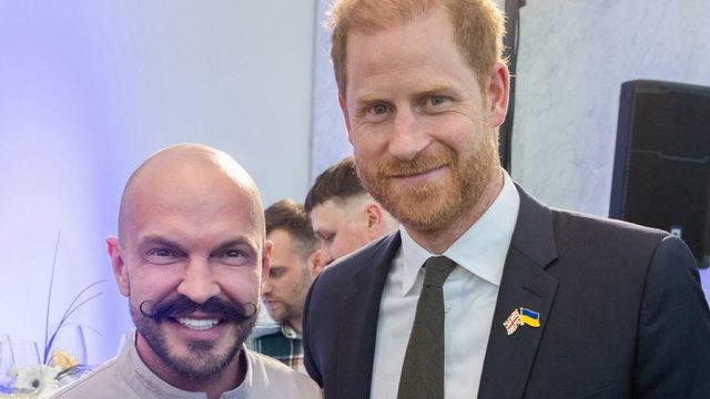 Принца Гаррі пригощали в Києві борщем на домашньому квасі та стрілками часнику