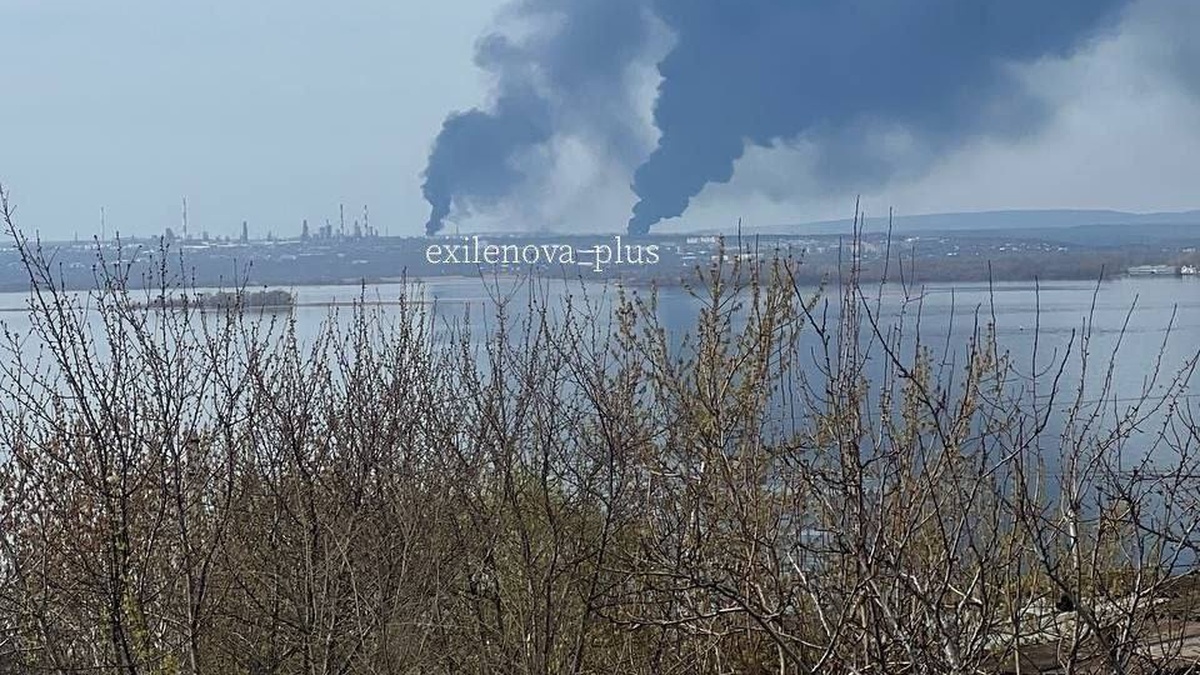 У Самарській області РФ дрони зранку атакували два НПЗ