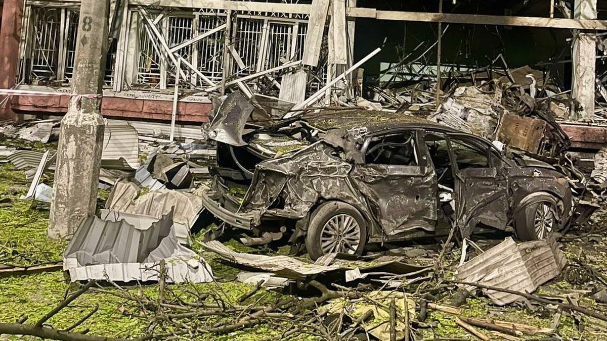 Масштабна атака на Дніпро: зруйновані квартири багатоповерхівки, пошкоджено понад десяток будинків