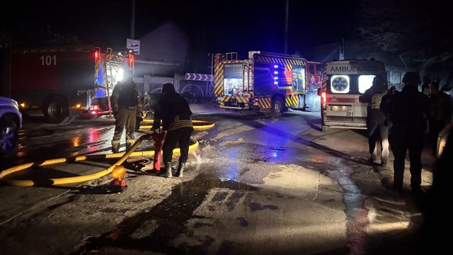ДСНС: У Запоріжжі внаслідок комбінованого обстрілу РФ постраждала жінка, виникли пожежі