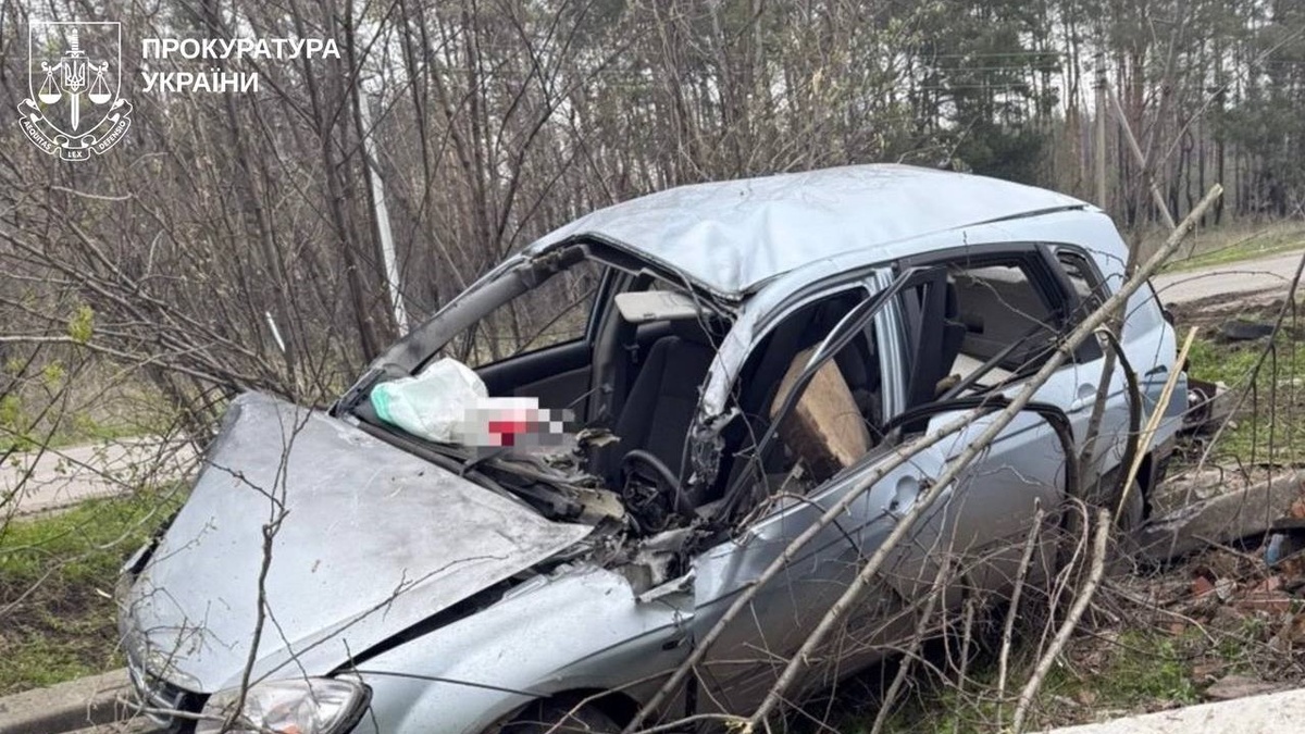 Один чоловік загинув, ще один шпиталізований через удар ворожого БпЛА по цивільному авто в Харківській області