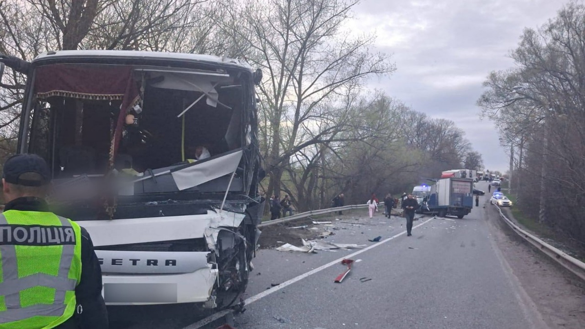 Рух на трасі М-21 у Вінницькій області перекрито через ДТП, організовано об'їзд