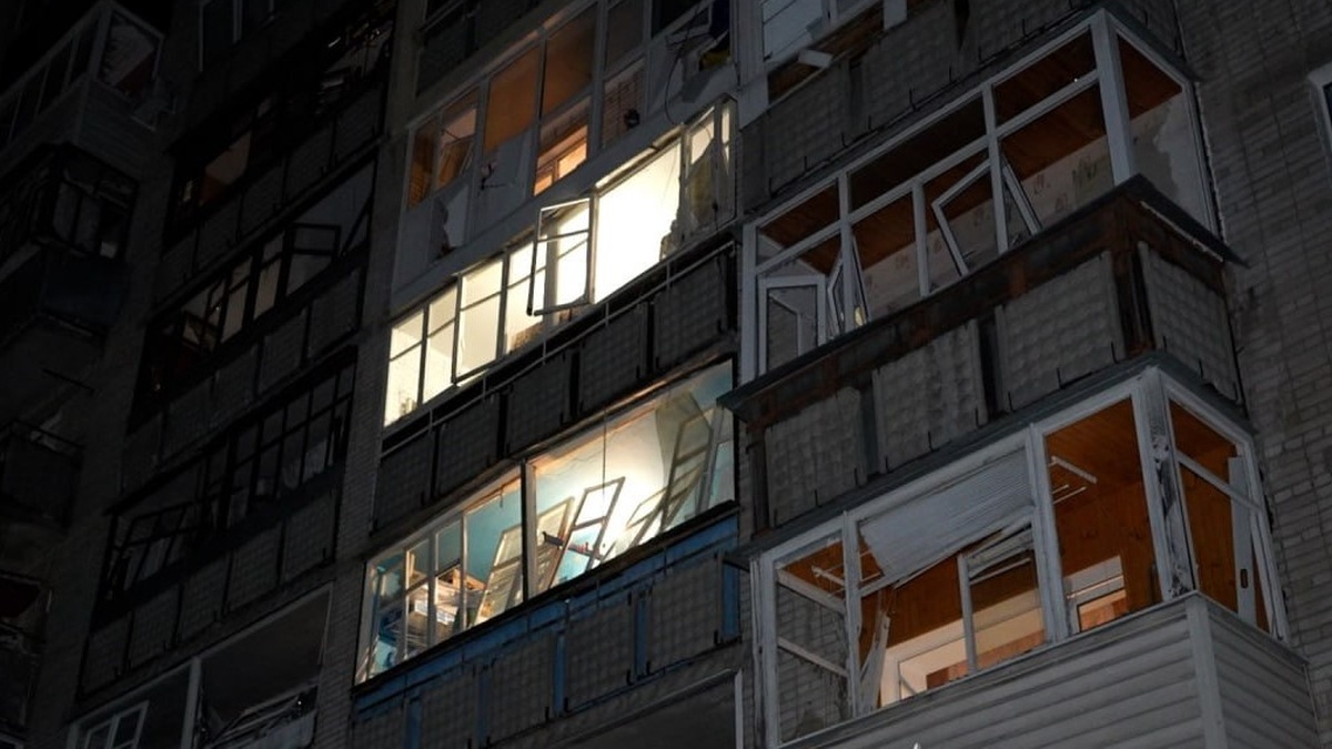 Росіяни завдали ударів по житловому району Сум, пошкоджено медзаклад, щонайменше шестеро постраждалих – поліція