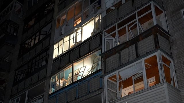 Росіяни завдали ударів по житловому району Сум, пошкоджено медзаклад, щонайменше шестеро постраждалих – поліція