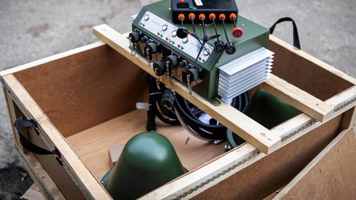 Харківський облцентр екстреної меддопомоги та медицини катастроф отримав 10 систем РЕБ для медиків