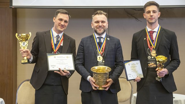 Олійник Євген (зліва), Богдан Павлюх (по центру), Дмитро Лазорка, фіналісти конкурсу «Кращий сомельє України 2026». Отель «Хілтон», 06.02.2026