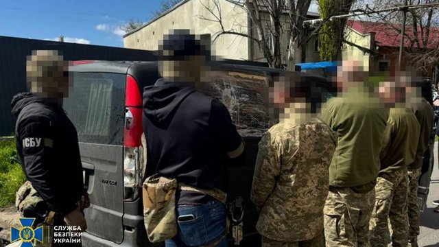 В Одесі затримано групу співробітників ТЦК, які вимагали гроші з громадян та погрожували відправленням на передову – СБУ
