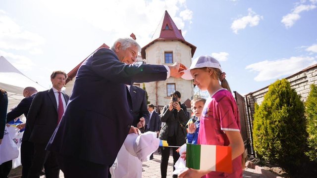 Министр молодежи и спорта Италии посетил Львов и принял участие в открытии культурно-спортивного центра "Casa Italia" – посольство