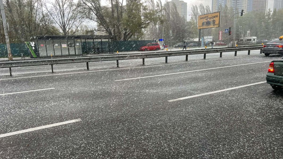 У Києві град