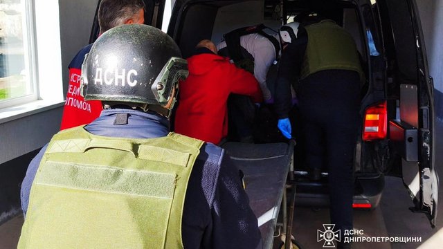 Ukrainian Red Cross aids victims of Russian drone strike on minibus in Nikopol