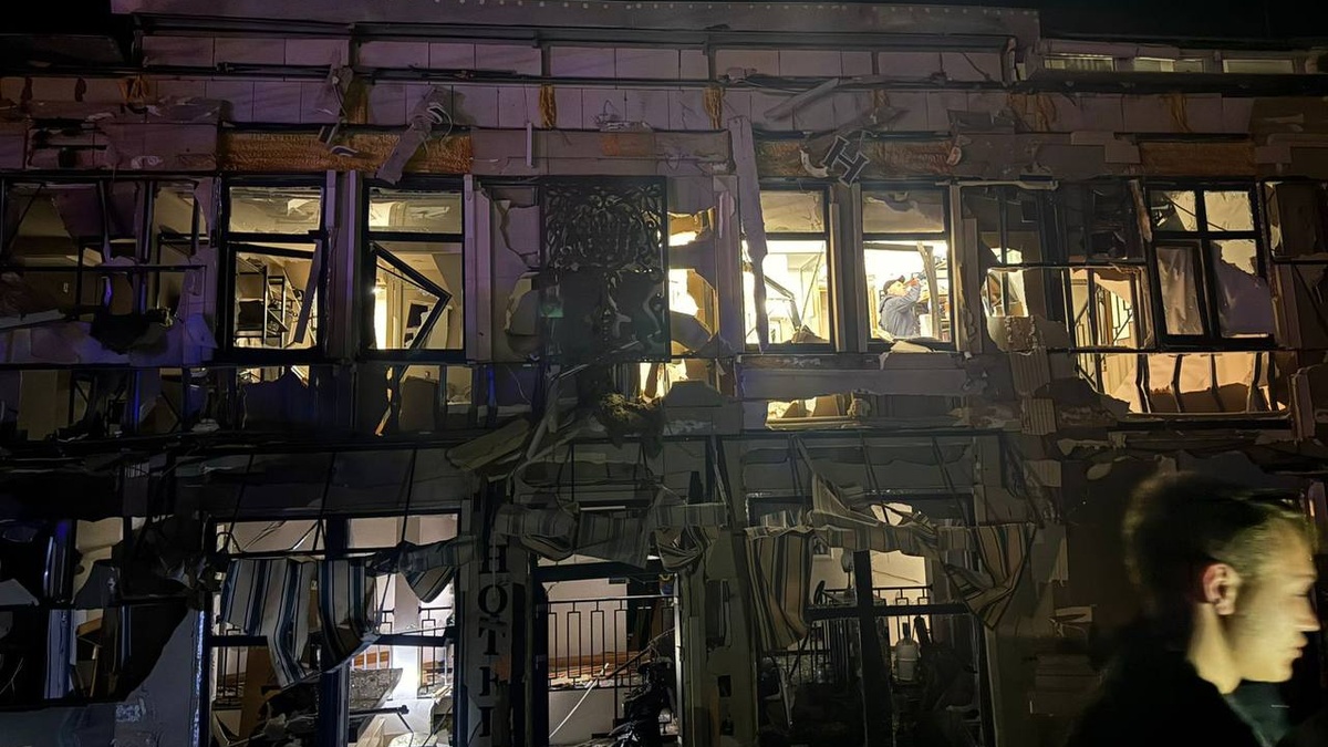 Десять людей постраждали під час масованої нічної атаки дронів на Одесу