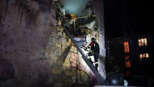 Дві людини загинули та 14 постраждали через черговий удар РФ по Одесі – ДСНС