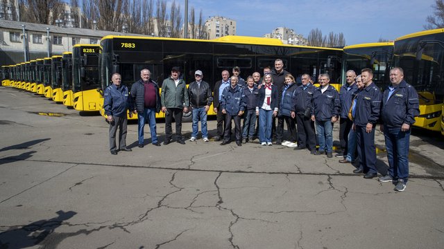 Кличко: Київ вивів на маршрути ще 20 нових інклюзивних автобусів Anadolu Isuzu