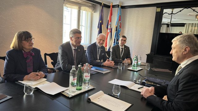 Порошенко обговорив із прем’єром Хорватії підтримку ЗСУ та євроінтеграцію України