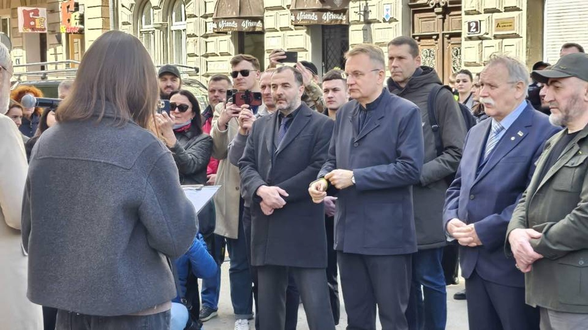 Пам'ятну табличку на честь Джохара Дудаєва відкрили у Львові