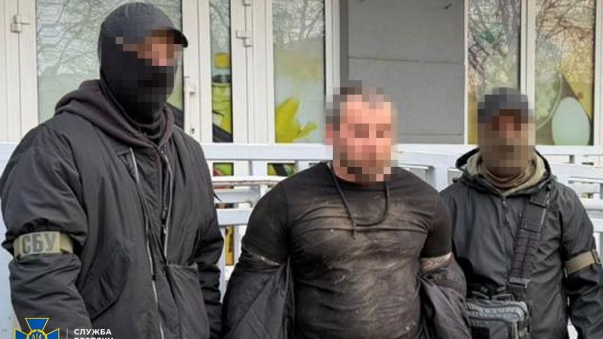 SBU detains foreign hitman attempting to shoot high-ranking Navy official on Russia's orders
