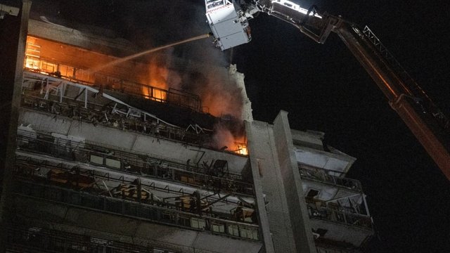 У Сумах ударний БПЛА влучив у 16-поверховий будинок, травмовано 11 осіб, серед них 15-річна дитина