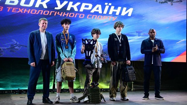Кубок України на перегонах FPV-дронів із навантаженням виборов пілот McQueen на дроні F7 від F-Drones