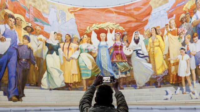 На ВДНГ презентували дослідження про радянську спадщину та запропонували демонтаж частини символіки
