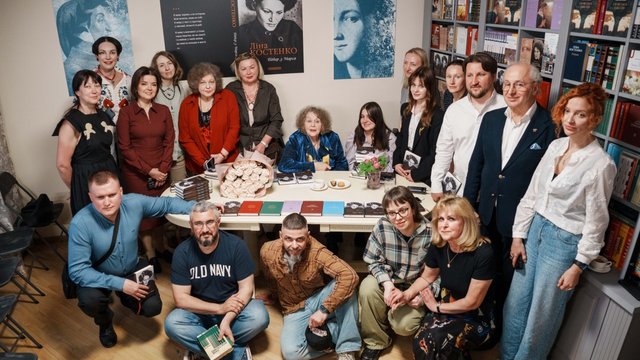“Вітер із Марса”: Ліна Костенко презентувала першу за тривалий час нову поетичну збірку