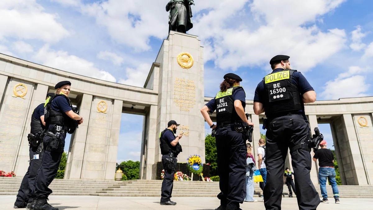 Berlin to ban flags of USSR, Belarus, and Russia's Chechen Republic, as well as Russian military symbols on May 8-9