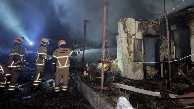 Зруйнована забудова внаслідок ворожої атаки на Одесу