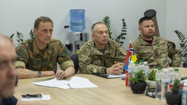 Сирський з норвезьким колегою відвідав південний фронт, обговорили потреби ЗСУ в зброї та боєприпасах