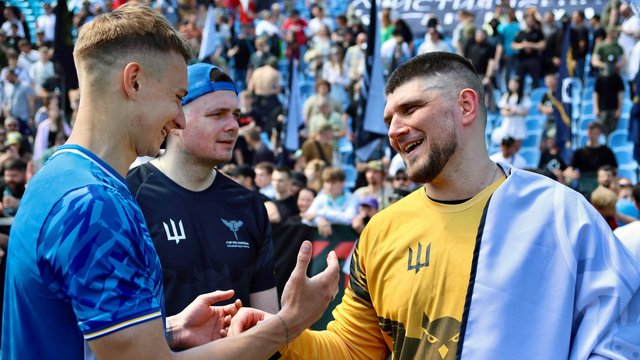ФК "Динамо" провів благодійний матч зі "Спецпідрозділом Тимура" ГУР МО у Києві