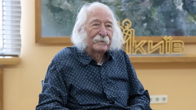 Кличко вручив художнику Івану Марчуку "Знак пошани" від столиці