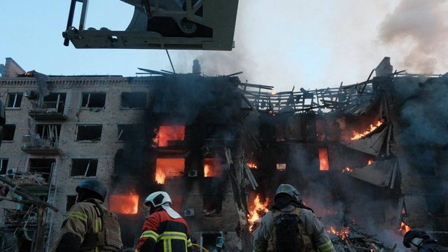 Житлові будинки пошкоджені у 7 районах Києва – ДСНС