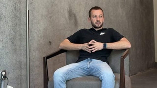 Українець у Флориді: чому американці довіряють Сергію Ковальському вікна своїх будинків