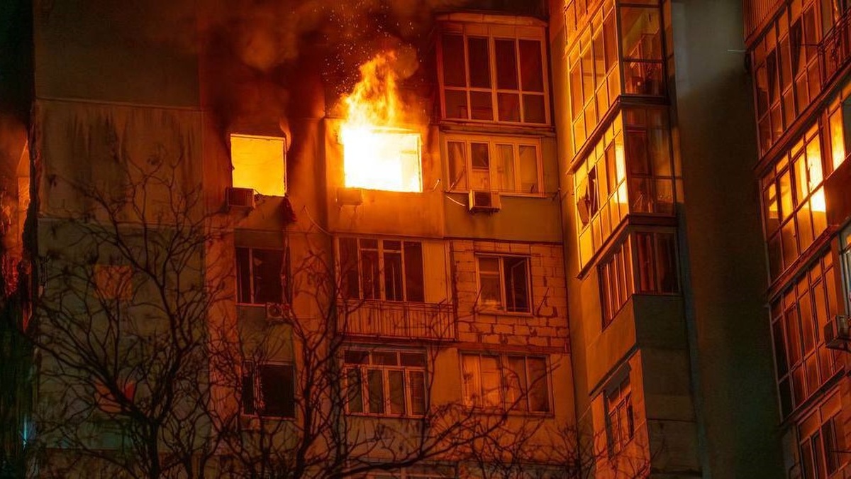 Зеленський: Ворог влаштовує жорстоке сафарі на людей щодня в наших прифронтових і прикордонних громадах