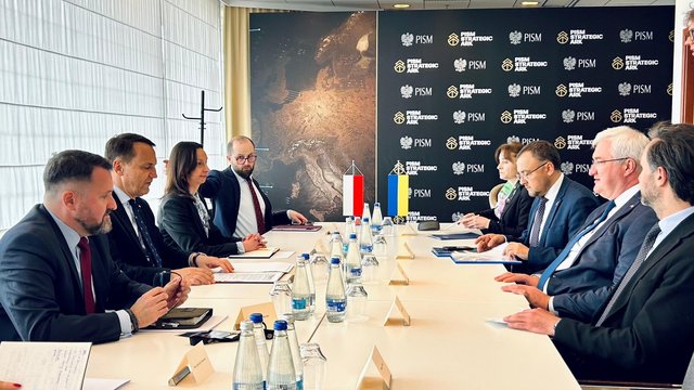 Сибига обсудил с Сикорским давление на РФ и евроинтеграцию Украины