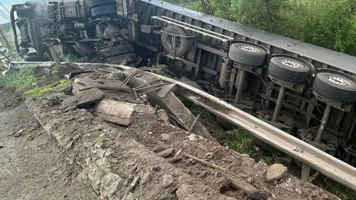 Двоє поліцейських шпиталізовані через атаку дронів на Кільцевій дорозі в Харківській області