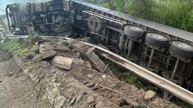 Двоє поліцейських шпиталізовані через атаку дронів на Кільцевій дорозі в Харківській області