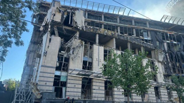 Часть поврежденного БЦ LUWR будет демонтирована