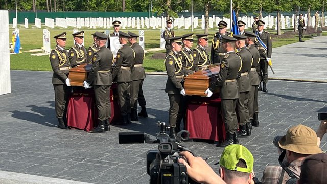 Голову ОУН Мельника та його дружину перепоховали на НВМК
